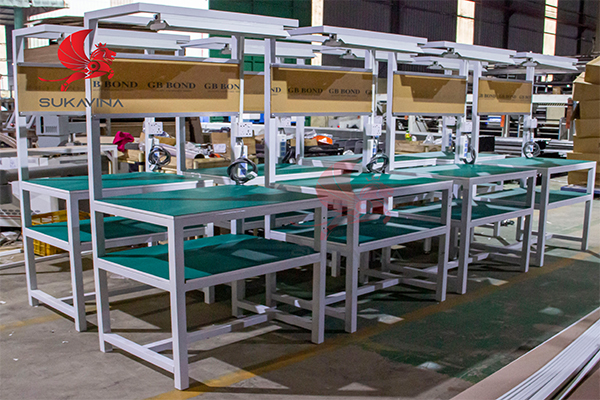 Bàn thao tác khung thép công nghiệp giải pháp cho nhà xưởng hiện đại